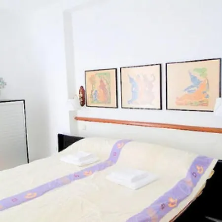 2 Bedroom Aprt Ocean View *